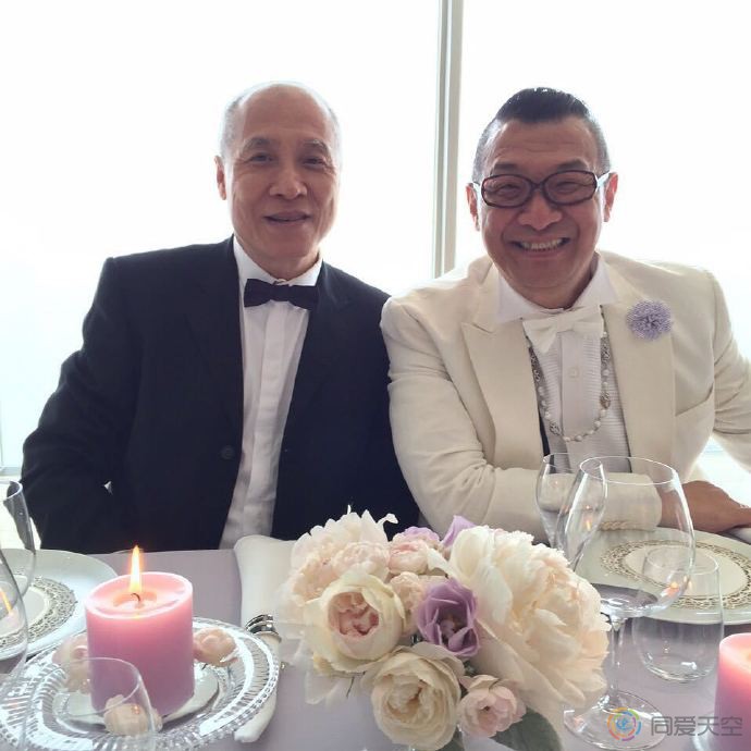 爱情长跑36年，台湾时尚教父与伴侣完婚