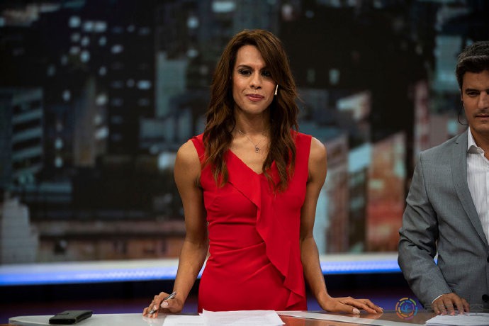 阿根廷首位跨性别新闻主播亮相国家电视台