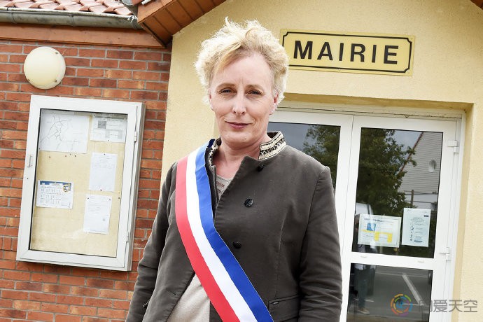 一座小市镇选出了全法国首位跨性别市长