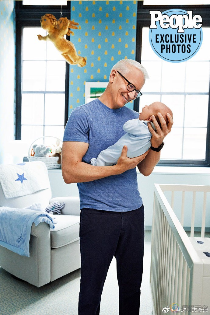 CNN名主播Anderson Cooper抱小儿子亮相《人物》封面
