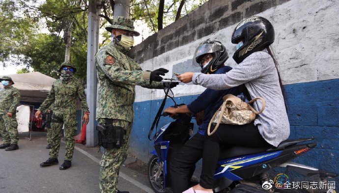 菲律宾：摩托车带人新规承认同性伴侣