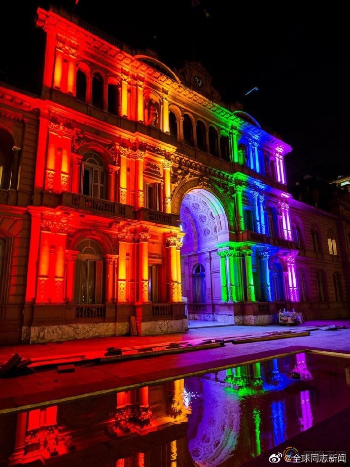 阿根廷：庆祝同性婚姻合法10周年，首都各大建筑亮彩虹