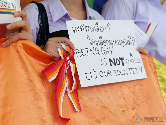 泰国学生首次举办骄傲巡游