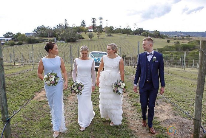 澳女子板球冠军队的一对队友举行婚礼