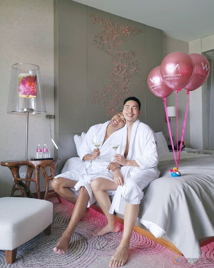 新加坡酒店转发同性情侣照片引发争论