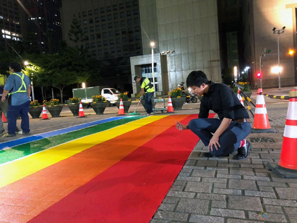 台北再添一个彩虹地景