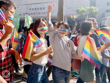 十余万人在台北庆祝同志巡游