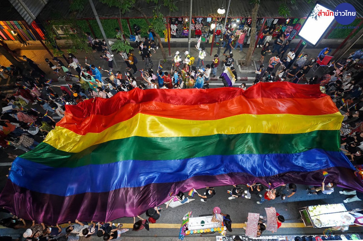 泰国LGBT支持者在曼谷庆祝骄傲节