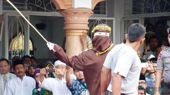印尼男子因“同性恋罪”被抓，警察局长发表反同言论