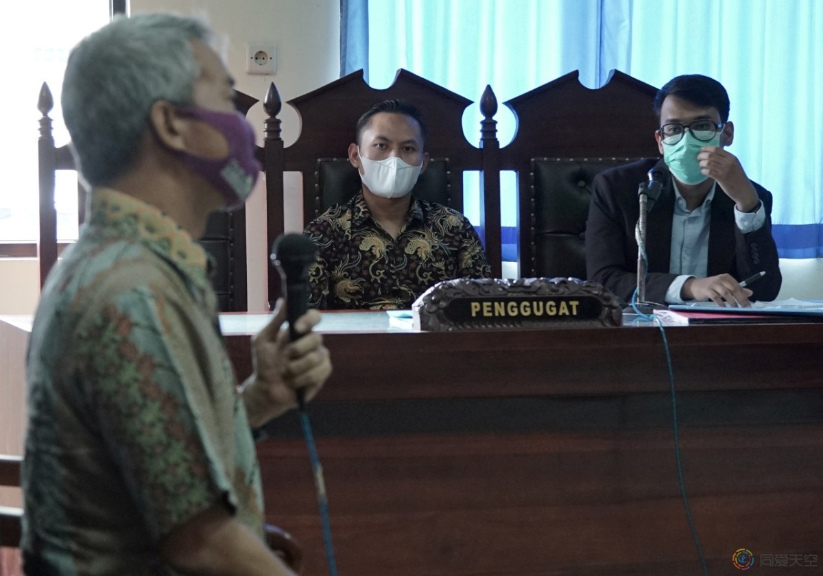 印尼前警员曾因与恋人约会被捕，并遭警局解雇