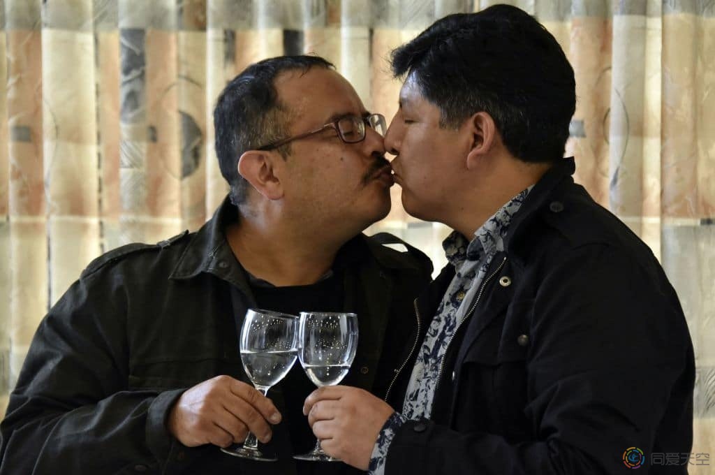 玻利维亚首次承认同性民事伴侣
