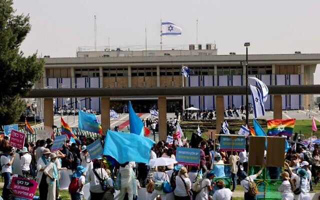 以色列数百人巡游，抗议反同者当选新议员