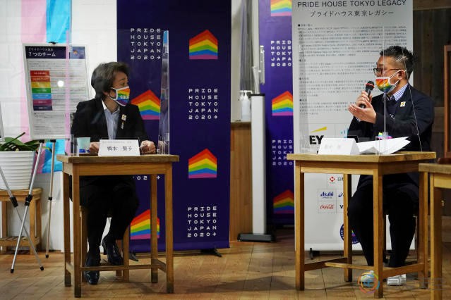 东京奥运会组委会主席访问骄傲之家，呼吁制定平等立法