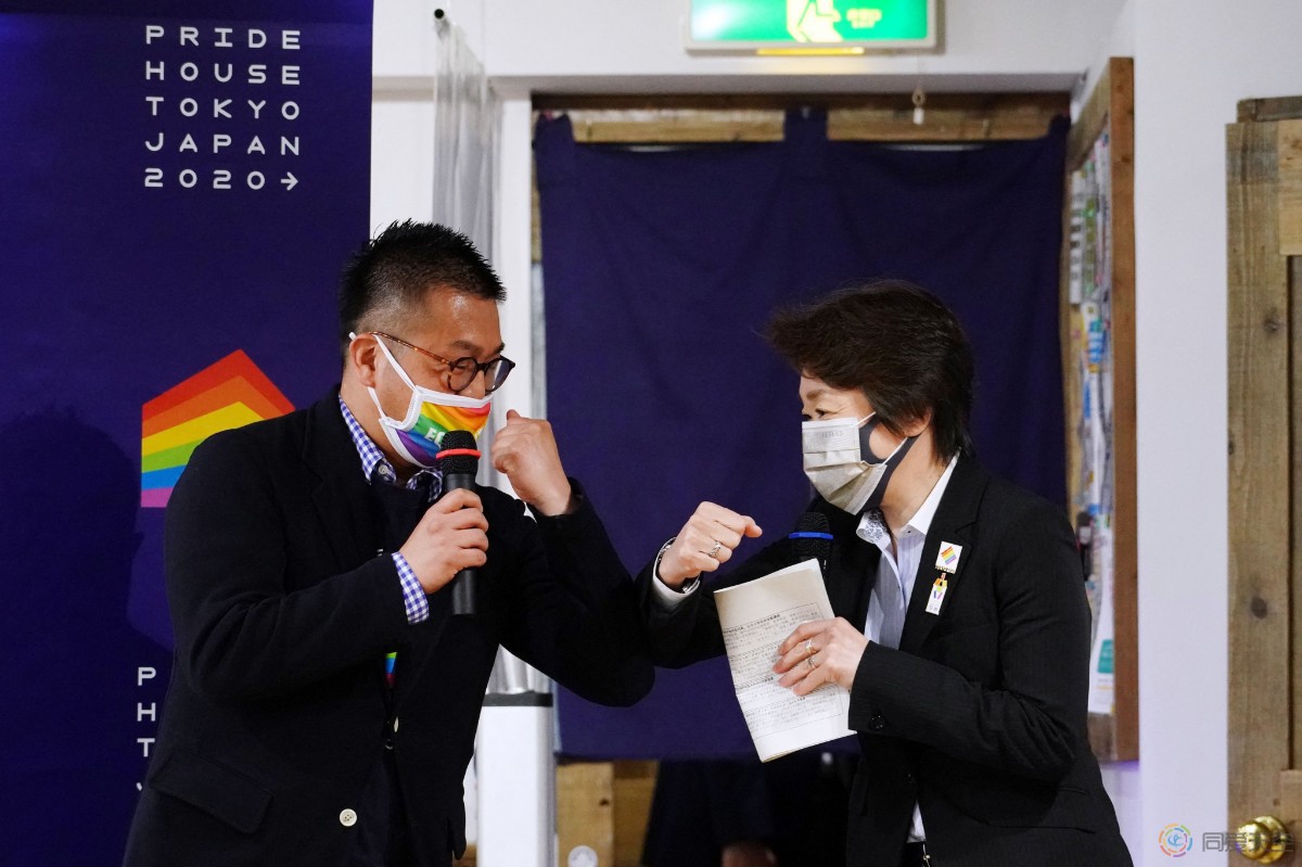 东京奥运会组委会主席访问骄傲之家，呼吁制定平等立法