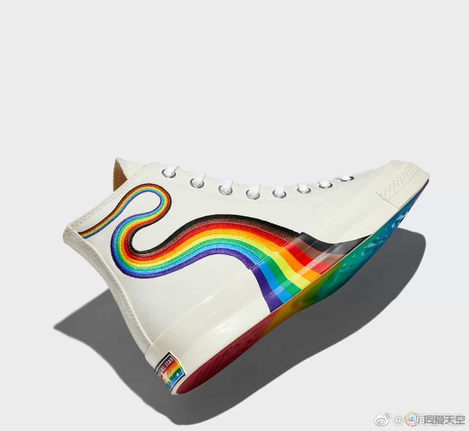 2021骄傲月主题的新鞋子：Vans和Converse
