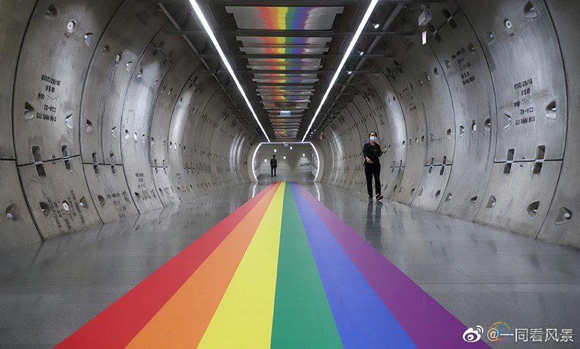 骄傲月：泰国曼谷的地铁站现彩虹通道