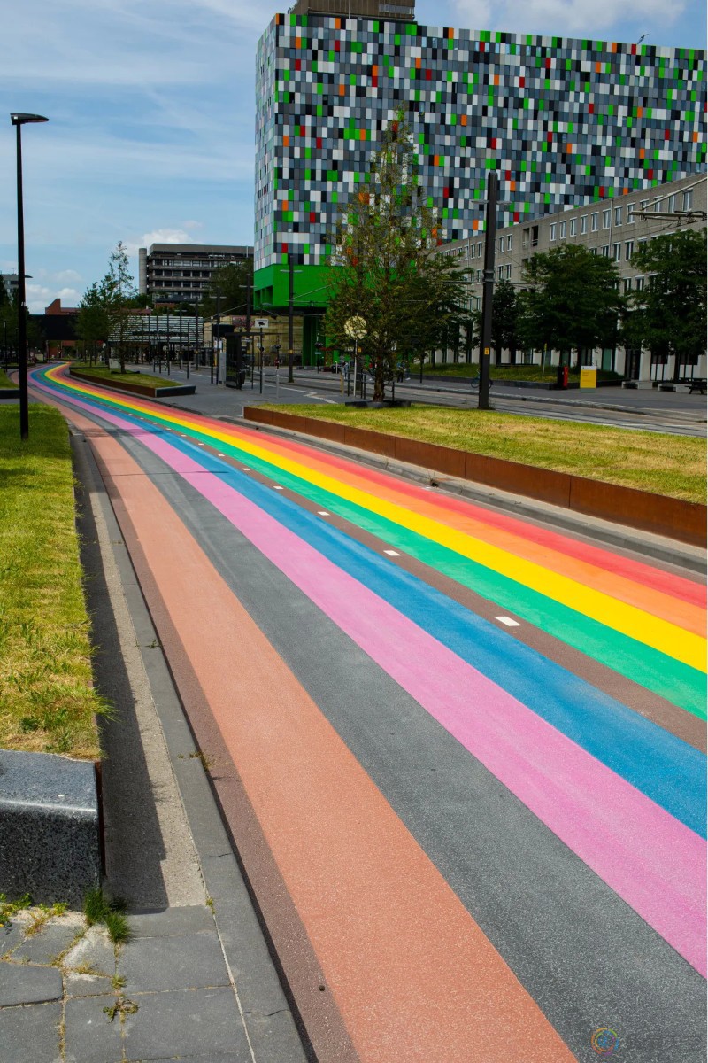 荷兰建立世界上最长的彩虹自行车道