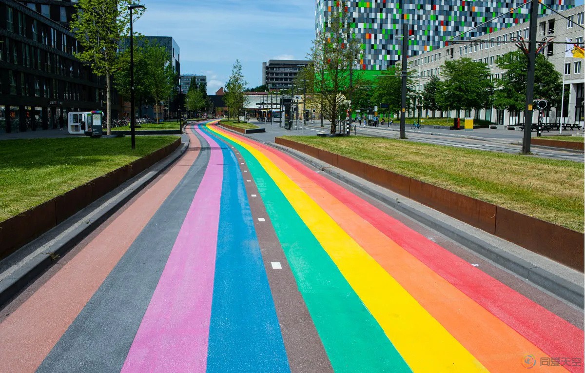 荷兰建立世界上最长的彩虹自行车道