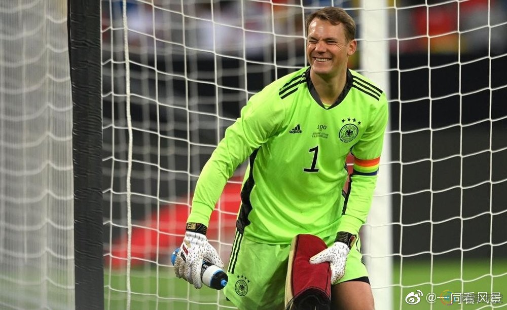 欧洲杯足球赛：德国队队长佩戴彩虹袖标上场