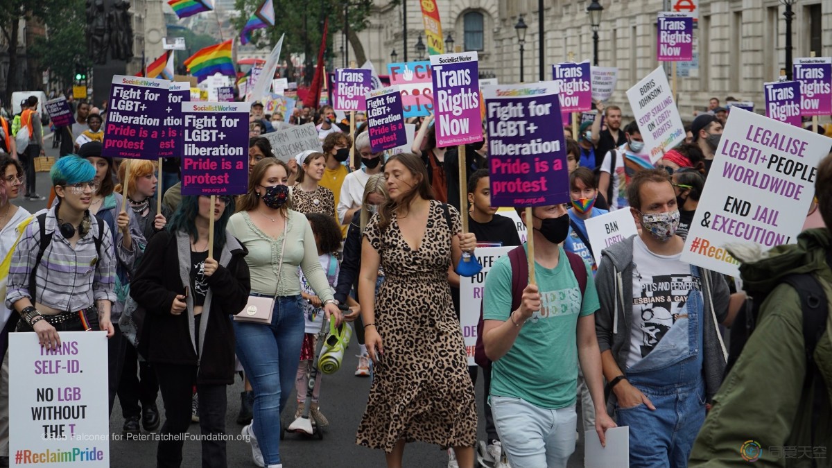 上千名LGBTQ活动家呼吁英政府喊停“转化疗法”