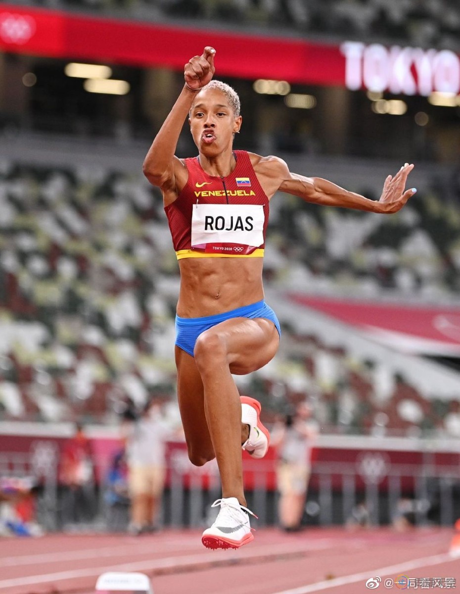 委内瑞拉同性运动员罗哈斯获女子三级跳远金牌