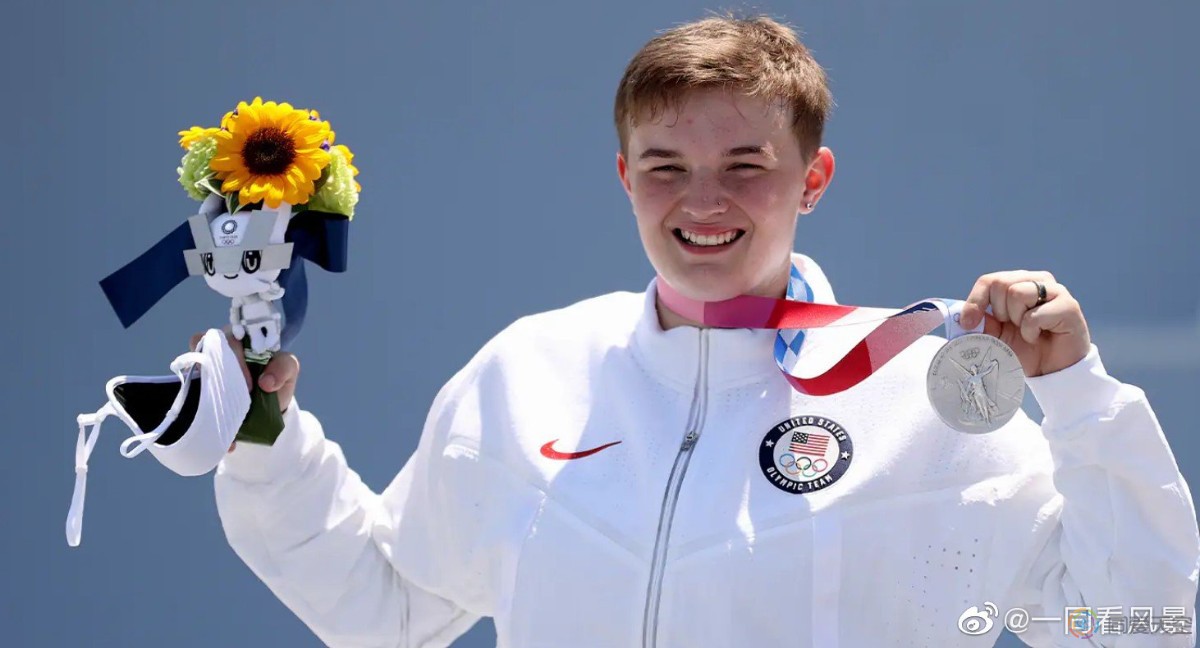 东京奥运会：个性洋溢的美国女子铅球选手桑德斯获银牌