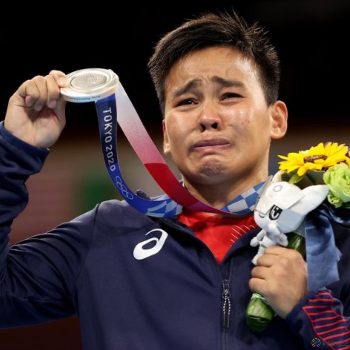 菲律宾女同拳击手获奥运奖牌，称为Les社群争光