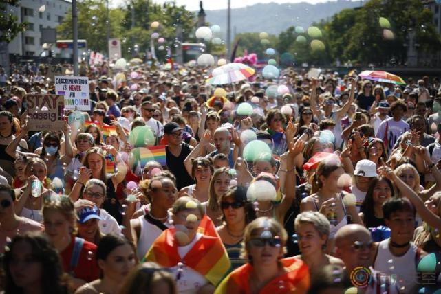 瑞士数万人上街要求同性婚姻合法化