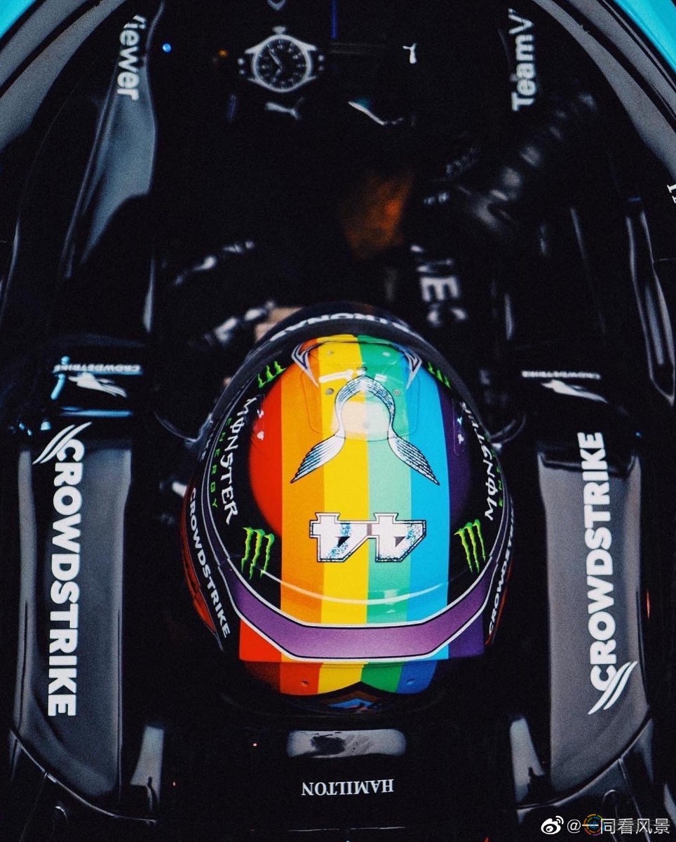 世界顶尖赛车手汉密尔顿在沙特比赛戴彩虹头盔，并且夺冠