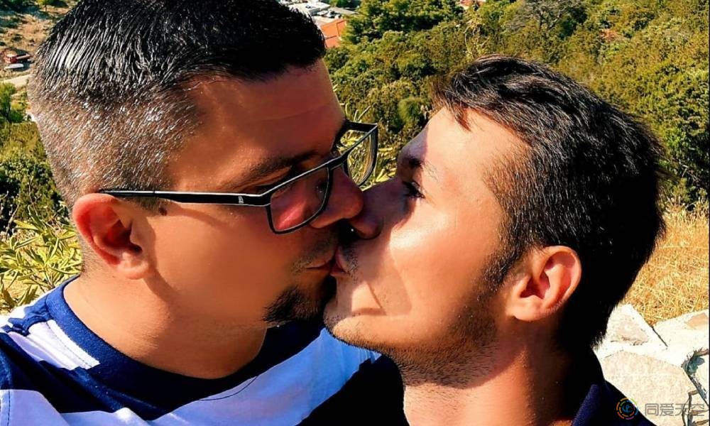 克罗地亚国会议员“豁出去了”，公开男男接吻照抗议恐同情绪