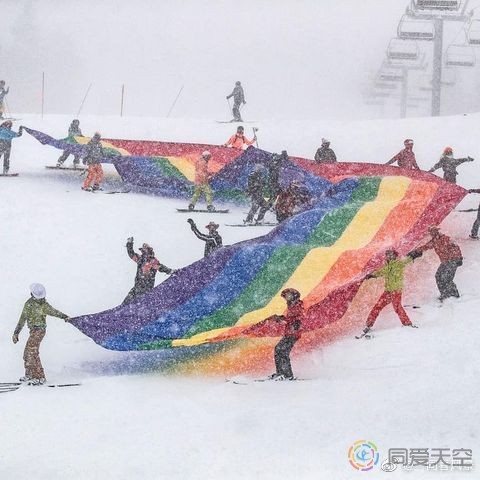 多彩多样的冬季滑雪活动