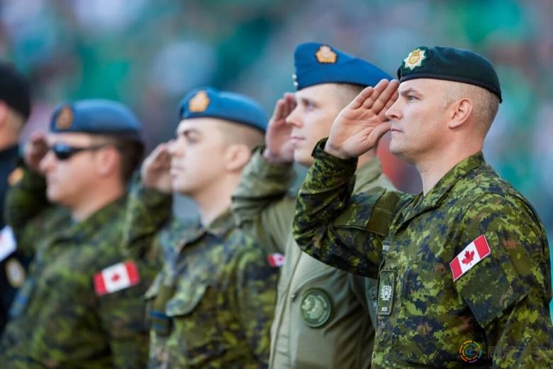 加拿大军方：“我们不用生理性别来发配制服