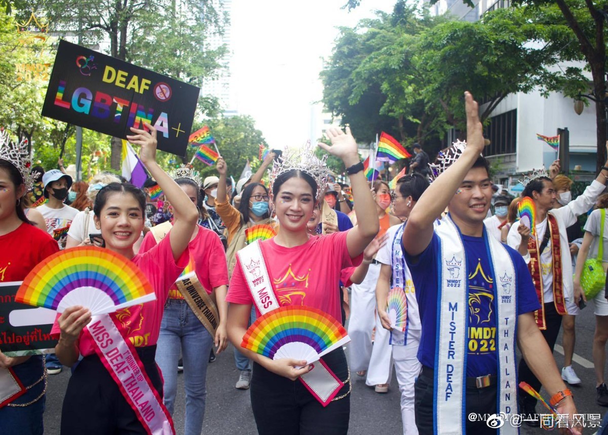 泰国曼谷的骄傲月行进活动快乐登场