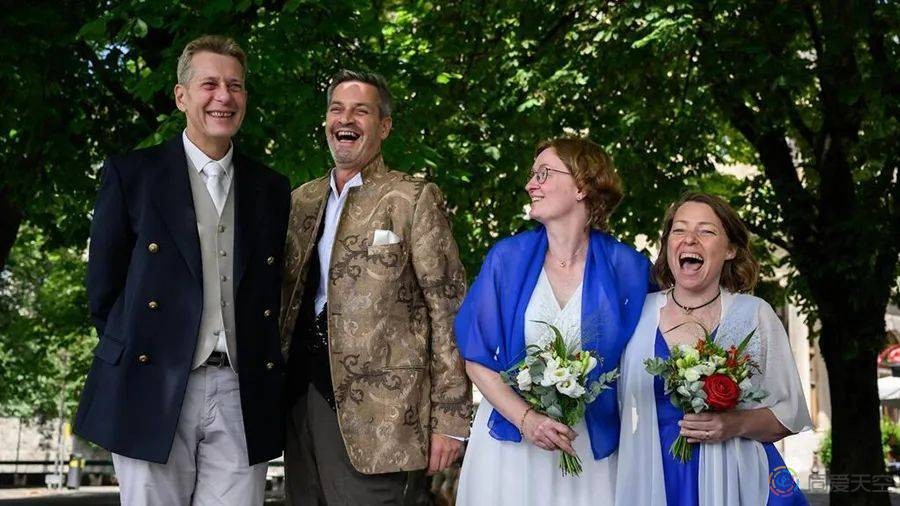 瑞士同性婚姻法案正式生效 首批伴侣登记结婚
